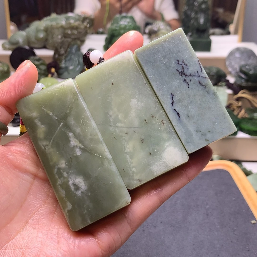 颈饰未镶嵌透闪石质玉奚****法