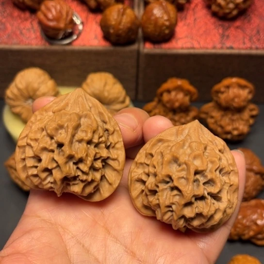 文玩核桃吊坠龙鳞纹帝王