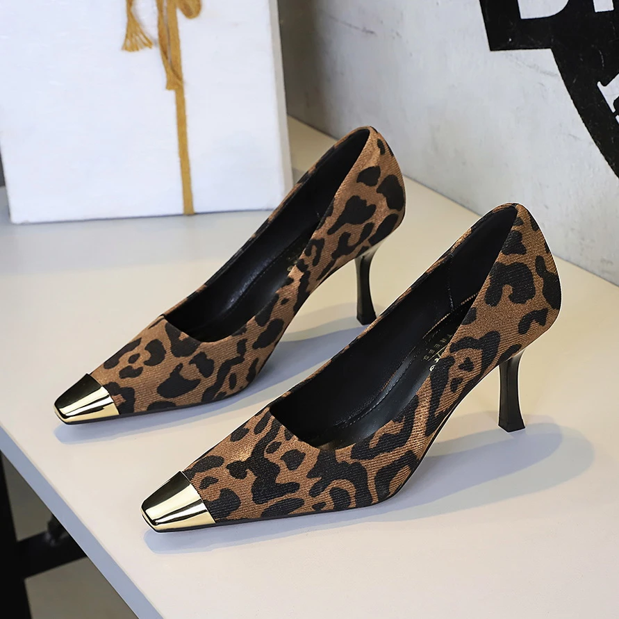 321-10欧美风性感高跟鞋豹纹气质浅口女鞋绒面金属小方头细跟单鞋