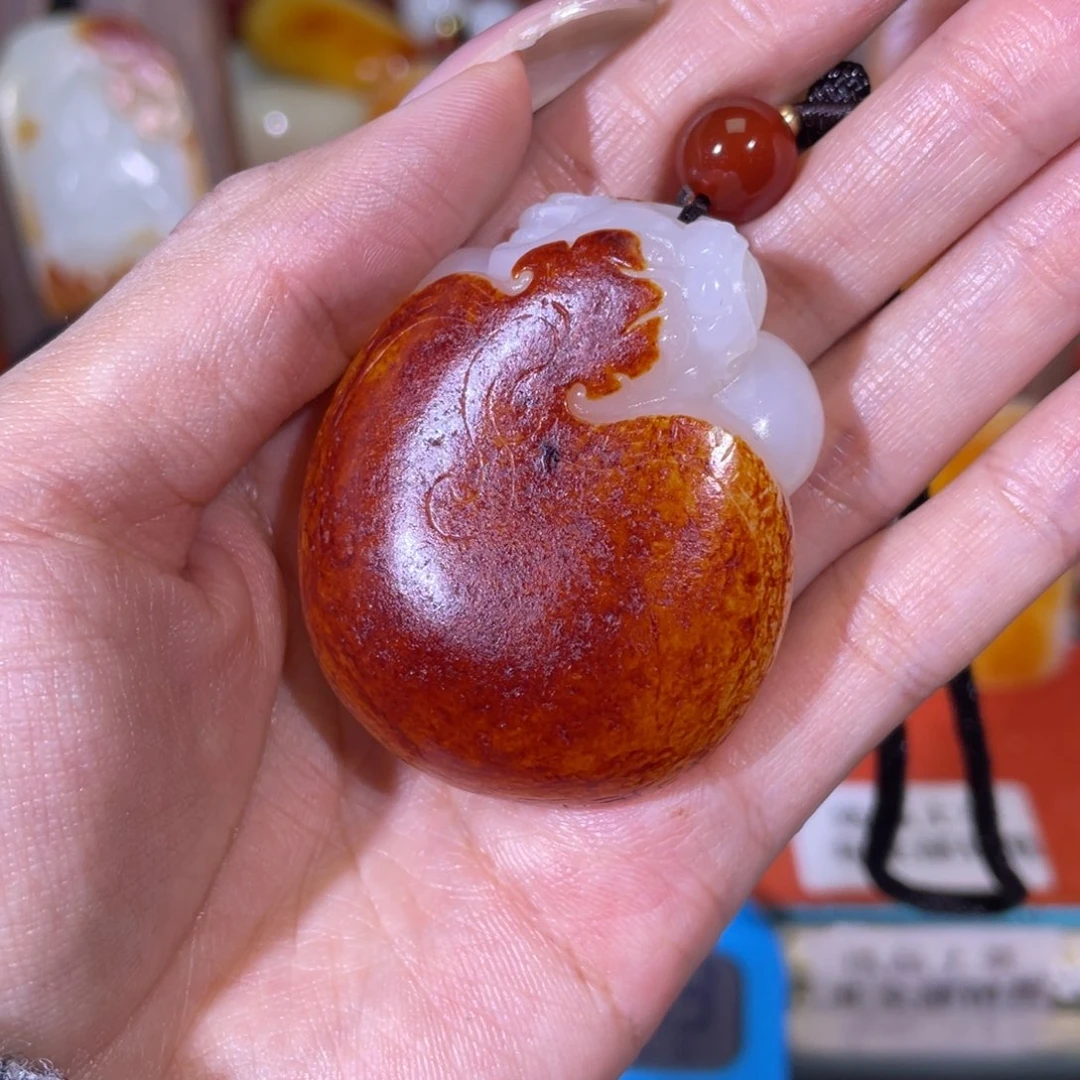 墨***。和田玉未镶嵌把件