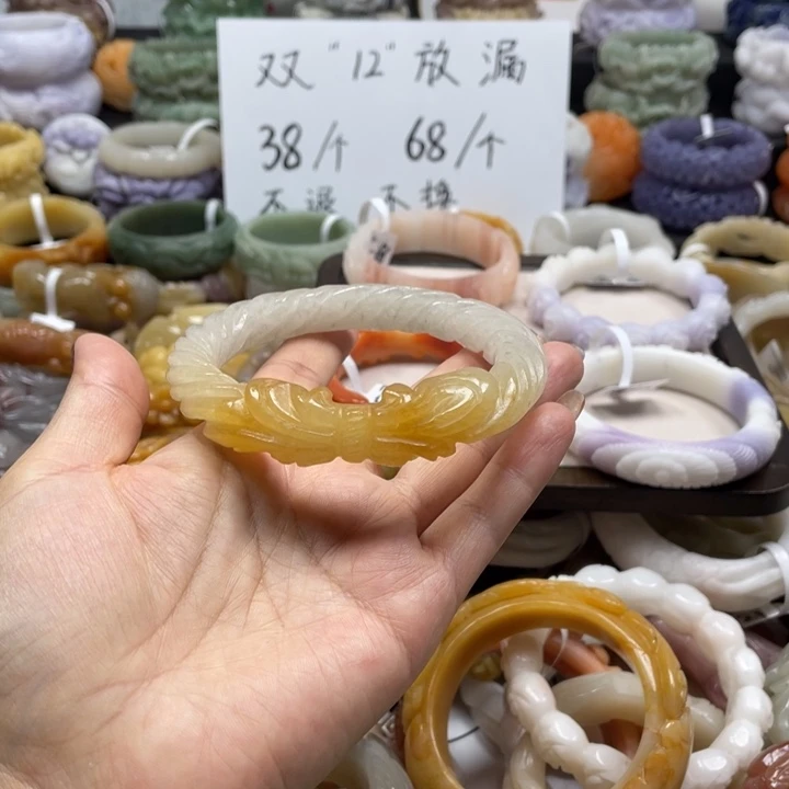 一***水石英质玉未镶嵌手镯