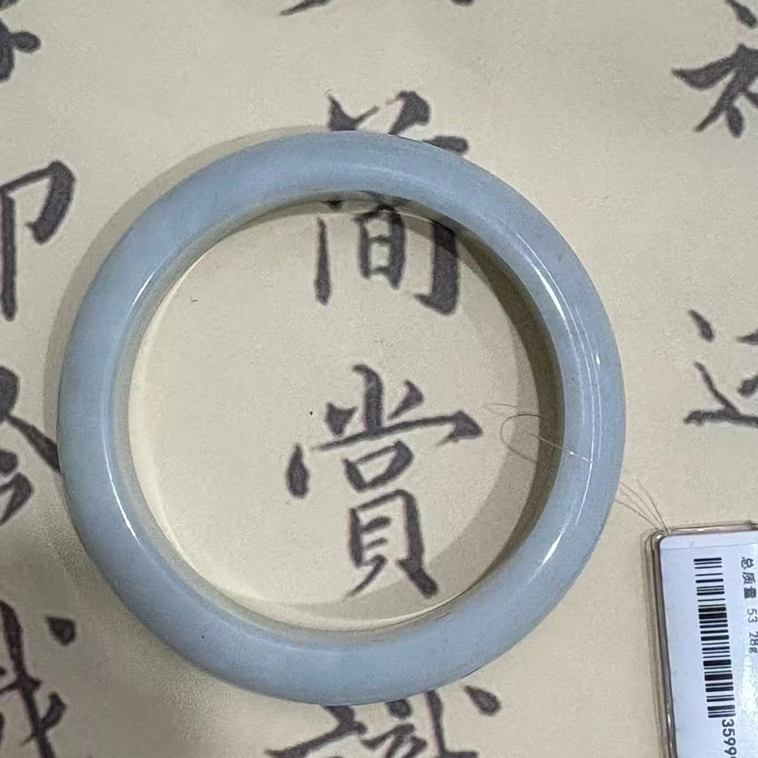 周大生翡翠手镯白色送女友
