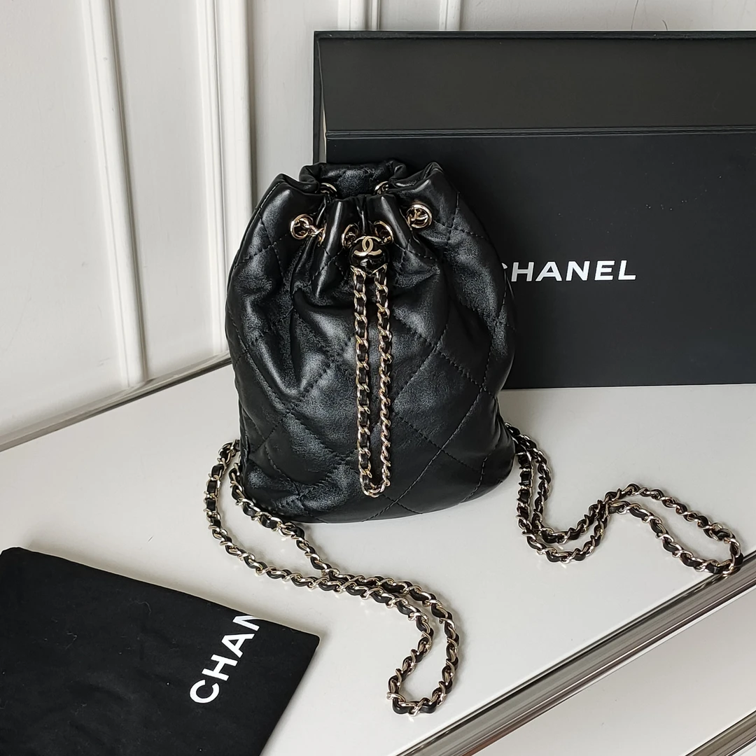 95新 Chanel/香奈儿 24S 羊皮涂鸦内里珐琅金球抽绳双肩包 44688