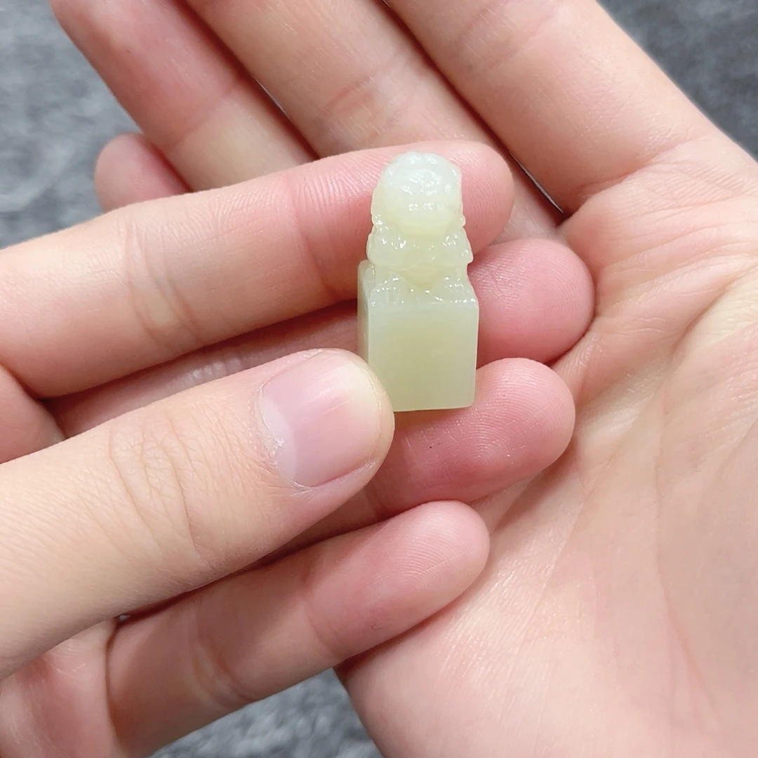 和田玉印章。k k未镶嵌多****多