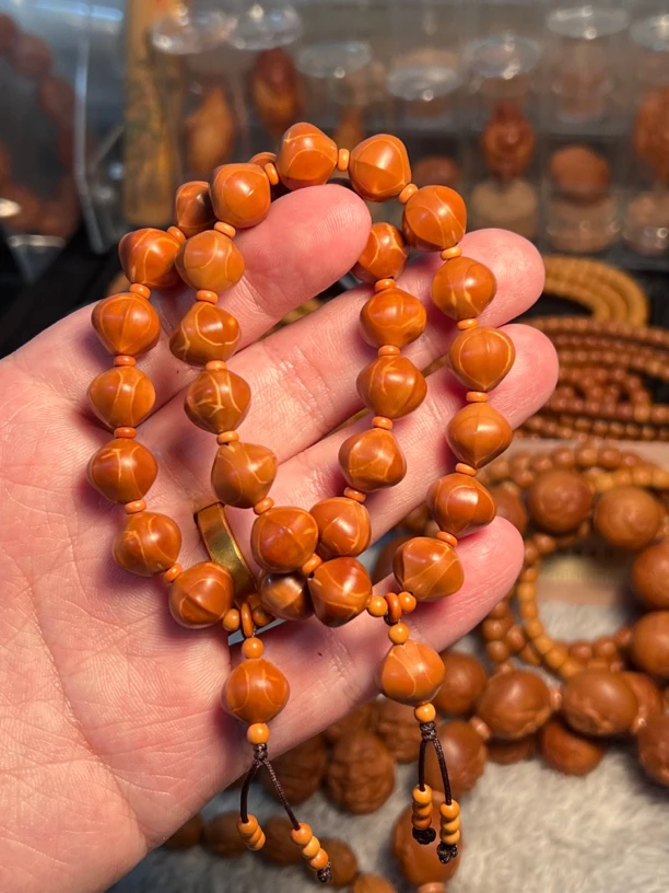 ［寻核精选］1.2铁核鲨鱼背纯手工打磨两条橄榄核