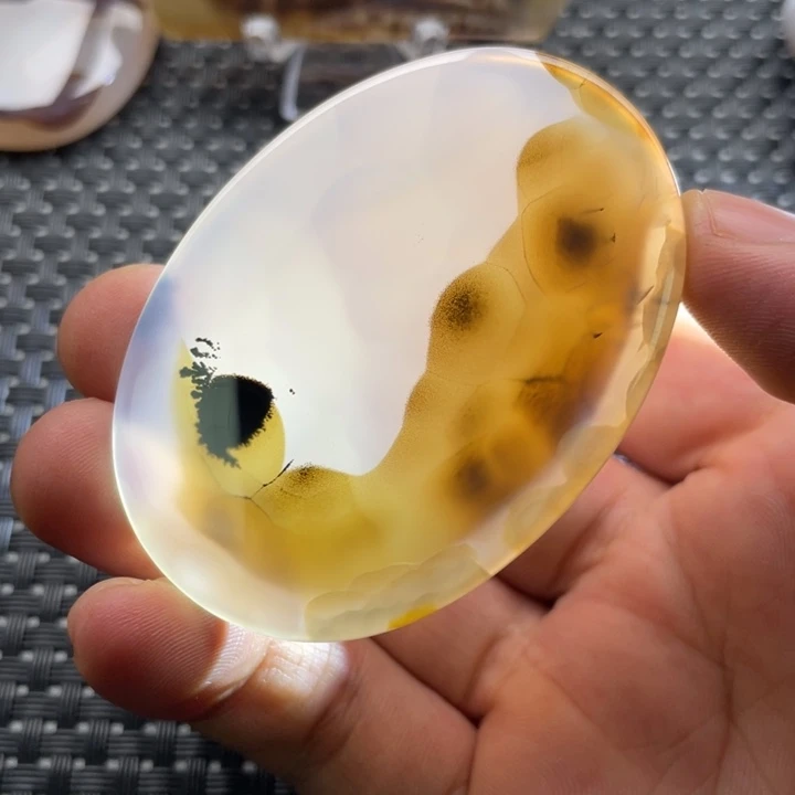 未镶嵌颈饰玛瑙/玉髓晴*。