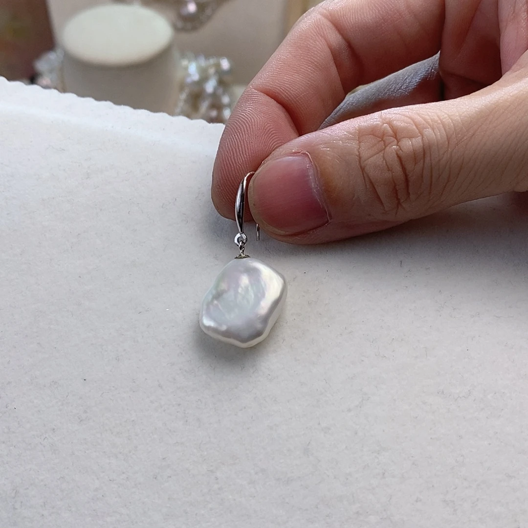 淡水珍珠银S925镶嵌耳饰