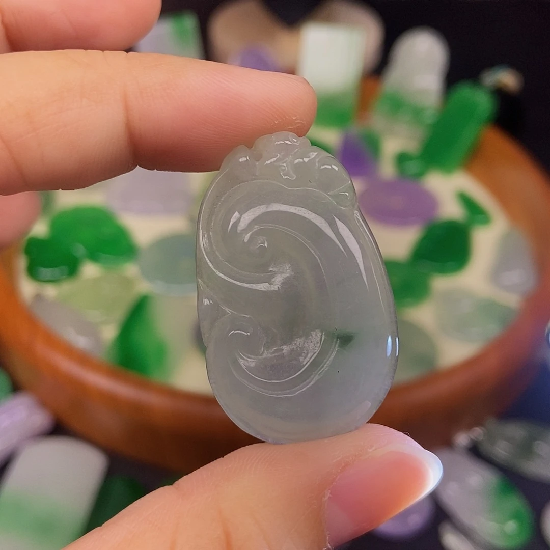 翡翠未镶嵌颈饰如意