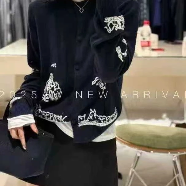 #8003针织宽松厚款刺绣全羊毛针织衫秋冬季开衫款圆领时尚休闲