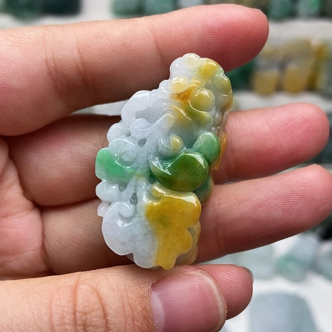 翡翠未镶嵌吊坠(赠链)