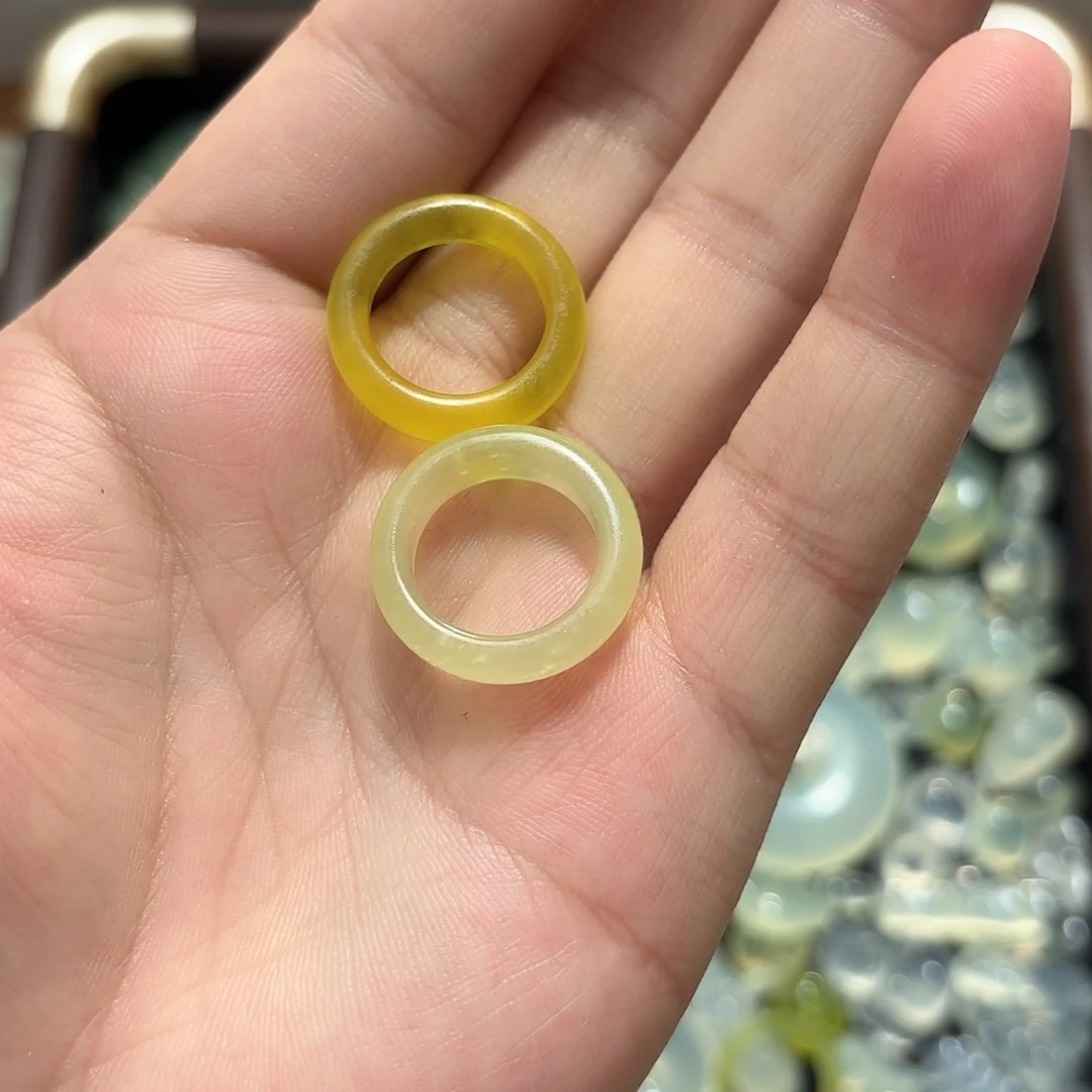 程***浪蛇纹石玉未镶嵌颈饰
