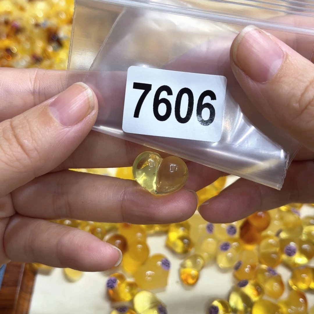 未镶嵌琥珀珠宝奇石