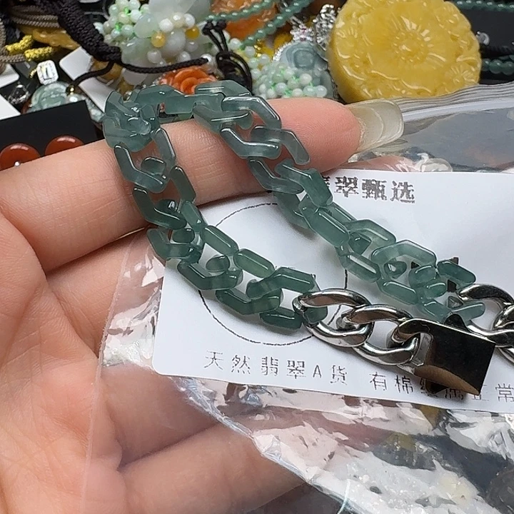 哒***呀翡翠未镶嵌颈饰翡翠