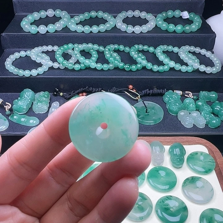 石英质玉未镶嵌颈饰