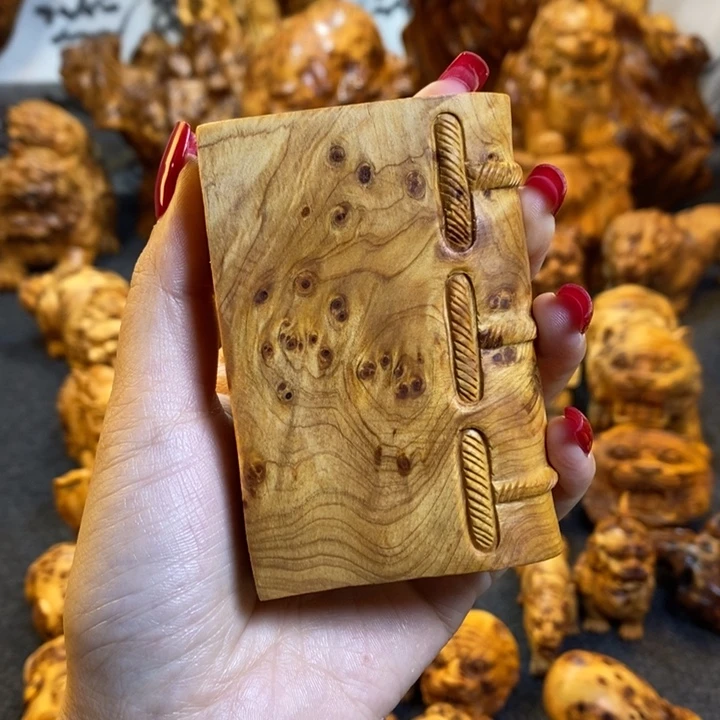 崖柏一本万利手把件