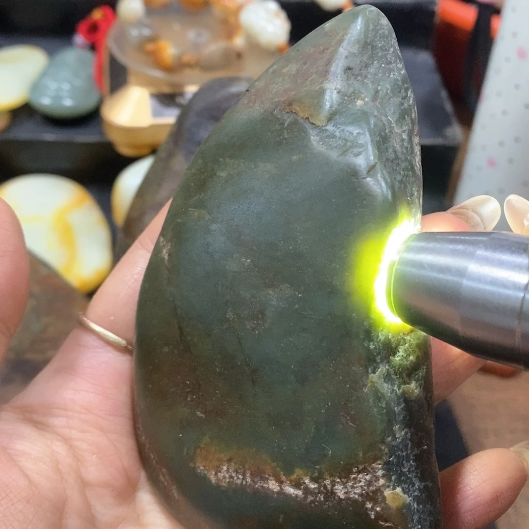 未镶嵌和田玉（子料）把件