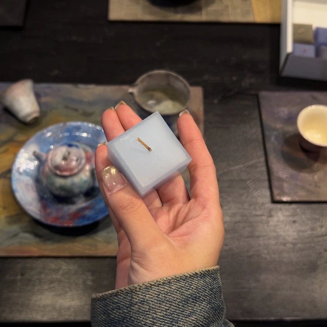 瓷片陶瓷。      陶瓷。
