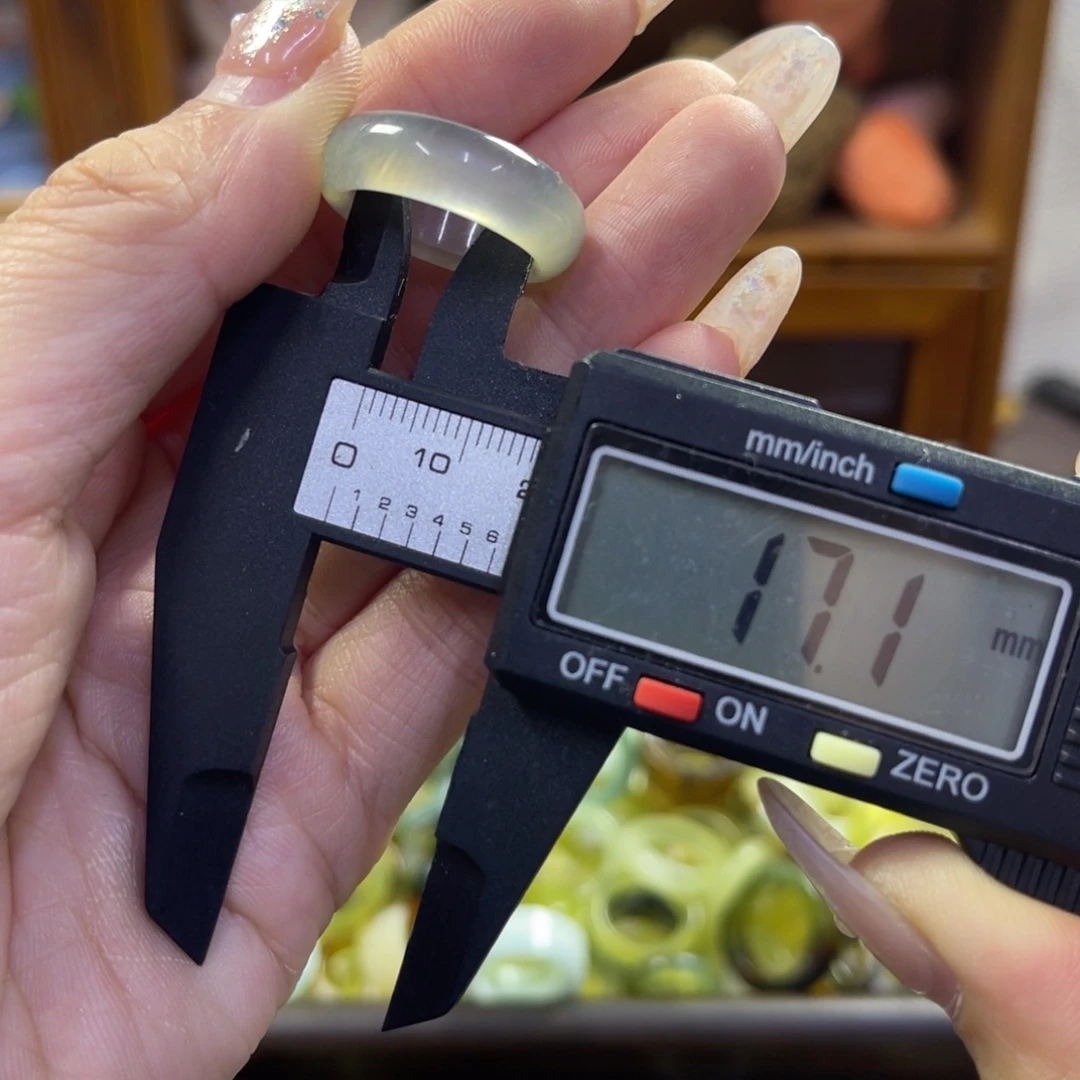 蛇纹石玉未镶嵌手镯213