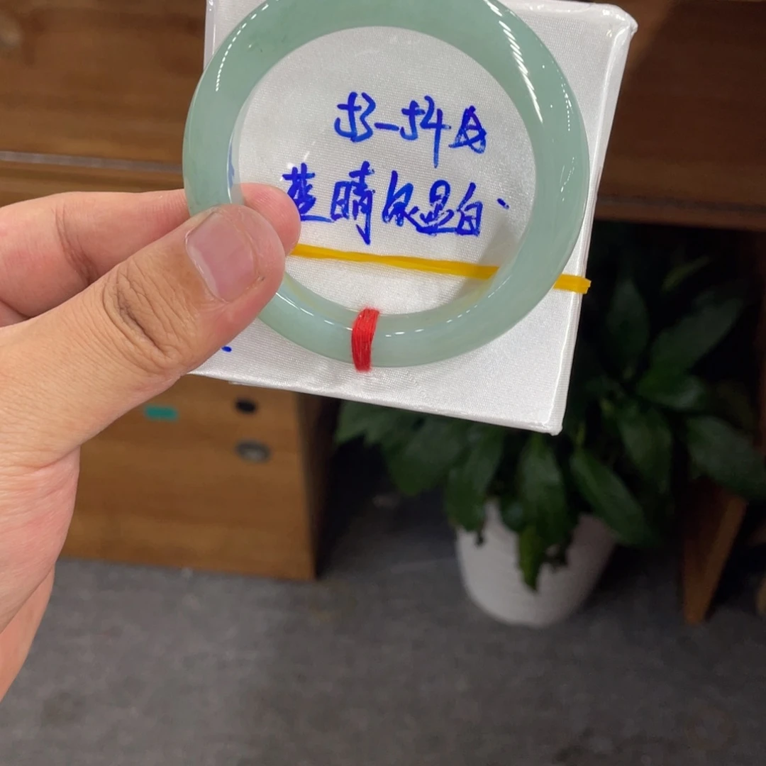 翡翠手镯未镶嵌天然翡翠