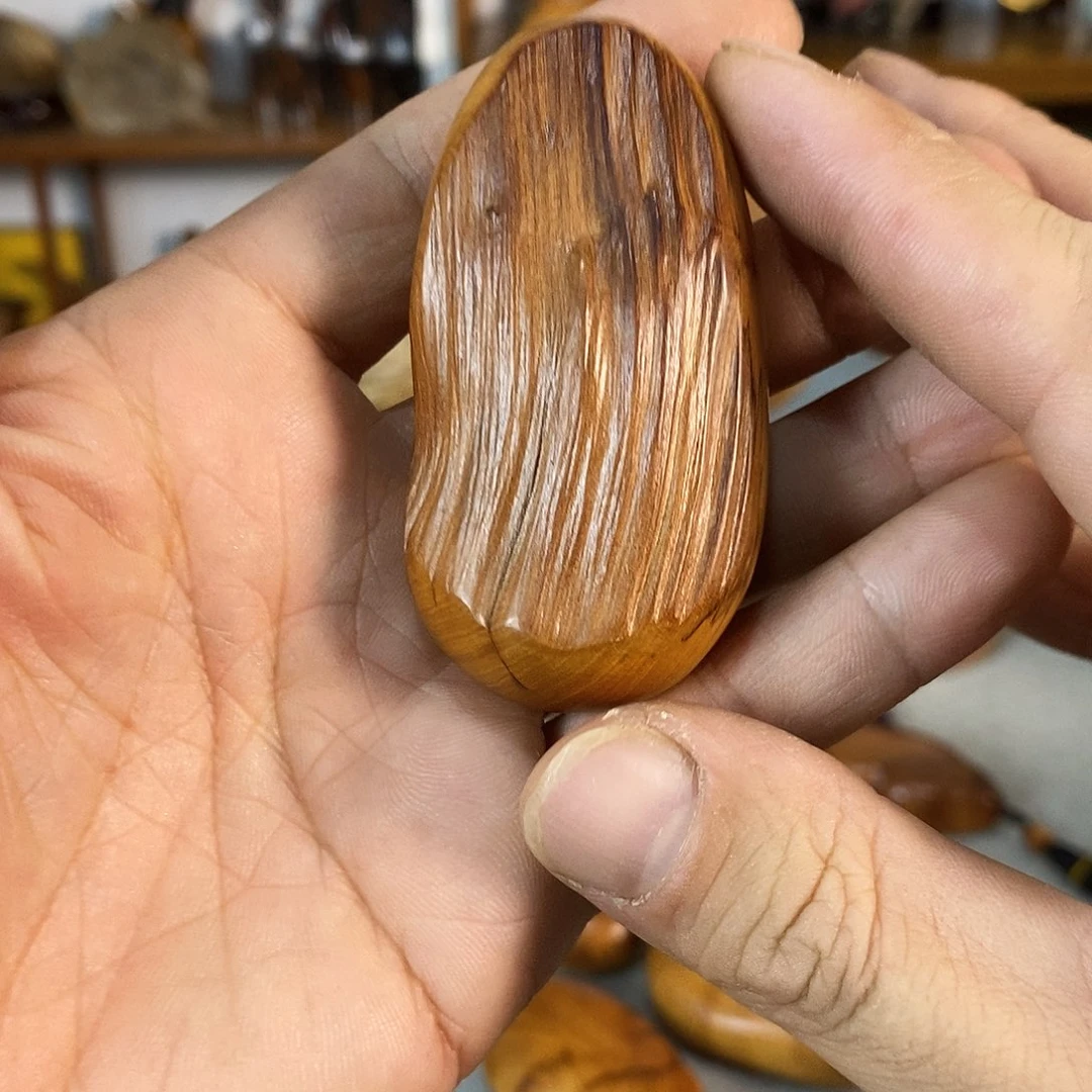 木宁子崖柏随型把玩