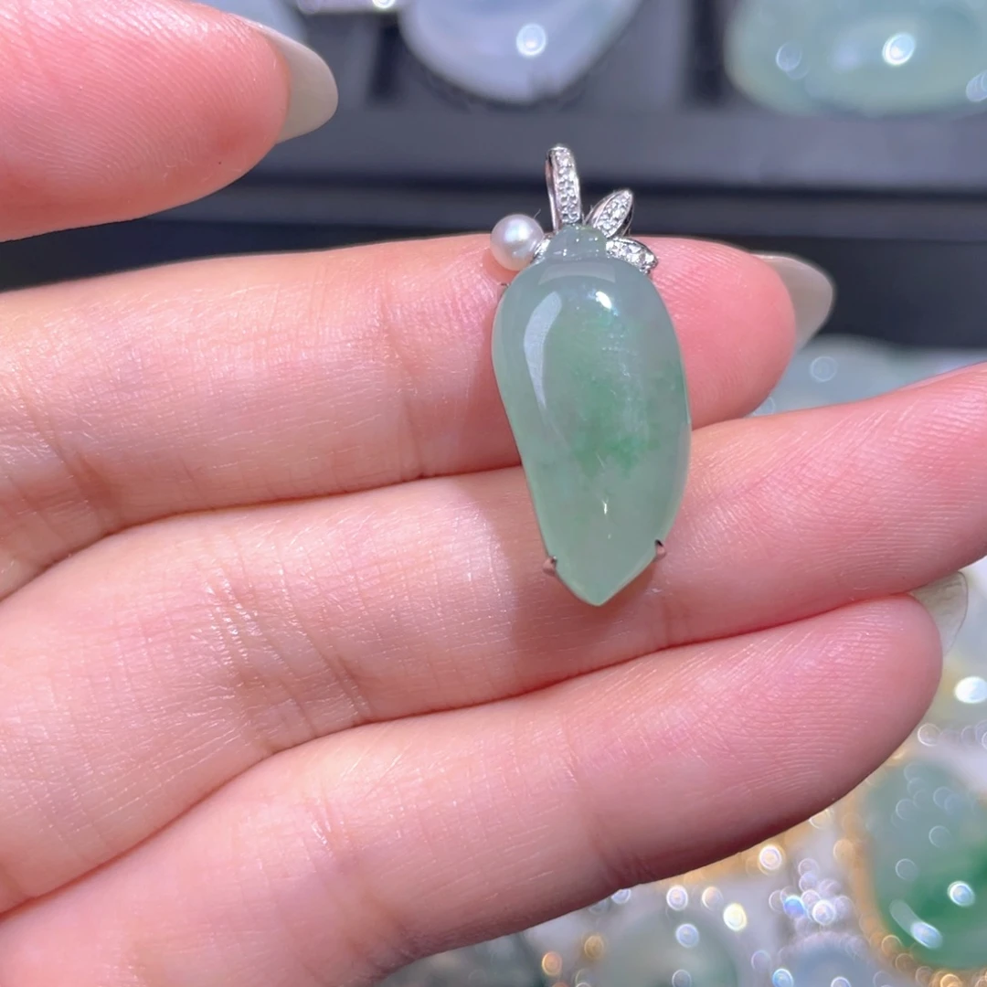 颈饰18K金镶嵌翡翠翡翠