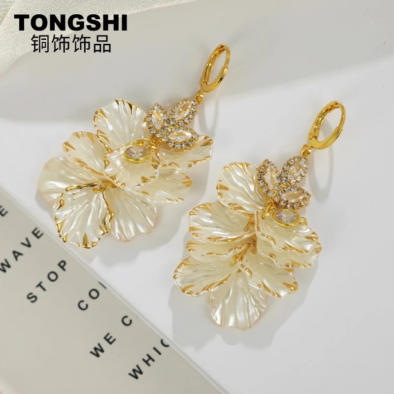 铜合金贝壳耳饰 花卉白色几何形耳环个性优雅素款百搭复古