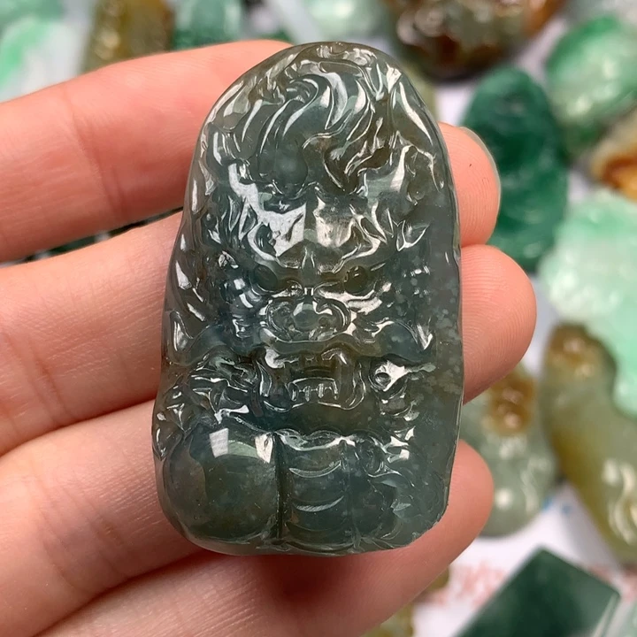 翡翠未镶嵌颈饰好**？