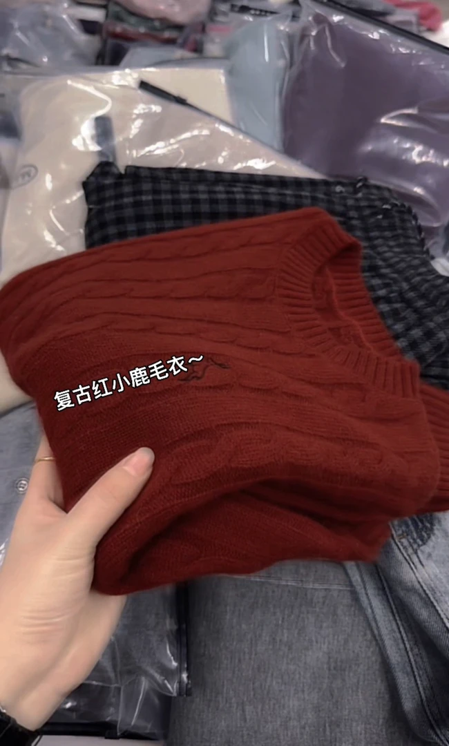 米蓝家名殿！巨好看～新年红小鹿毛衣080