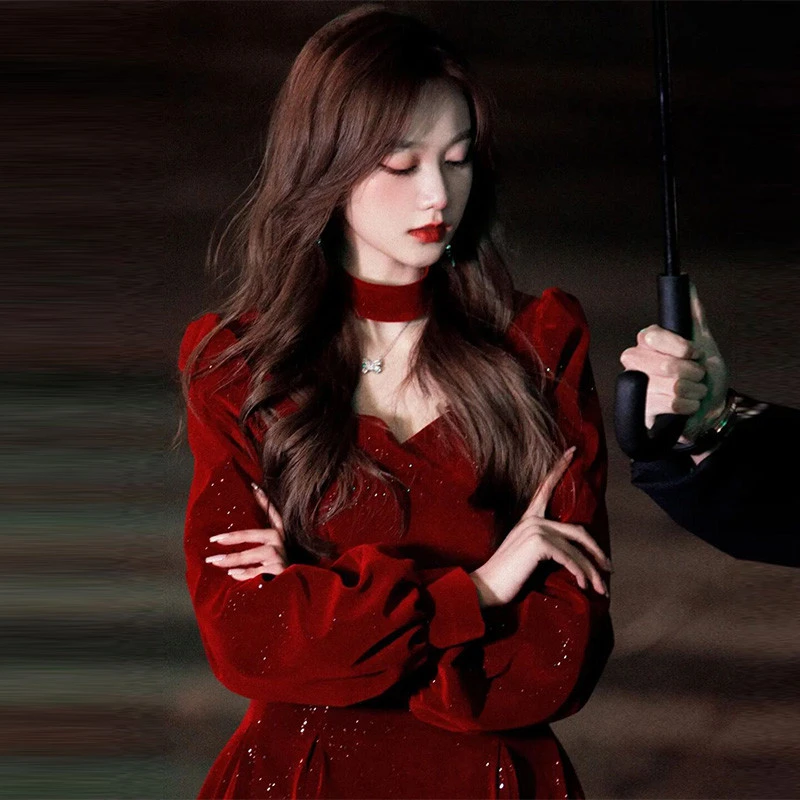 晚礼服轻奢高端小众订婚红色丝绒连衣裙秋冬生日裙子高级感敬酒服