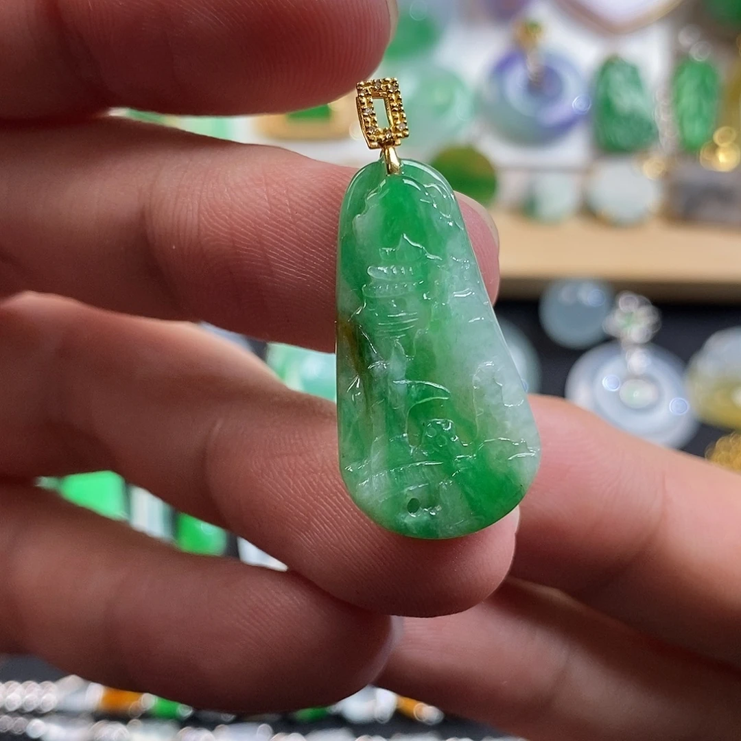 翡翠18K金镶嵌颈饰翡翠