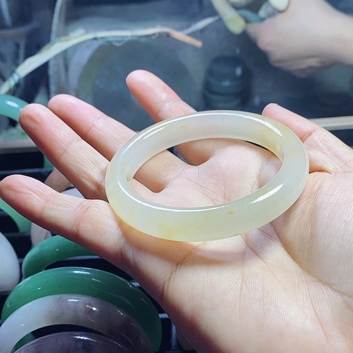喵***姐未镶嵌石英质玉手镯
