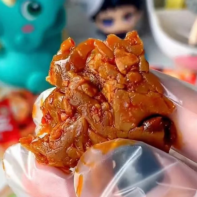 开袋即食麻辣切碎香菇鱿鱼口感香辣爽口即食下饭开胃小吃香菇鱿鱼