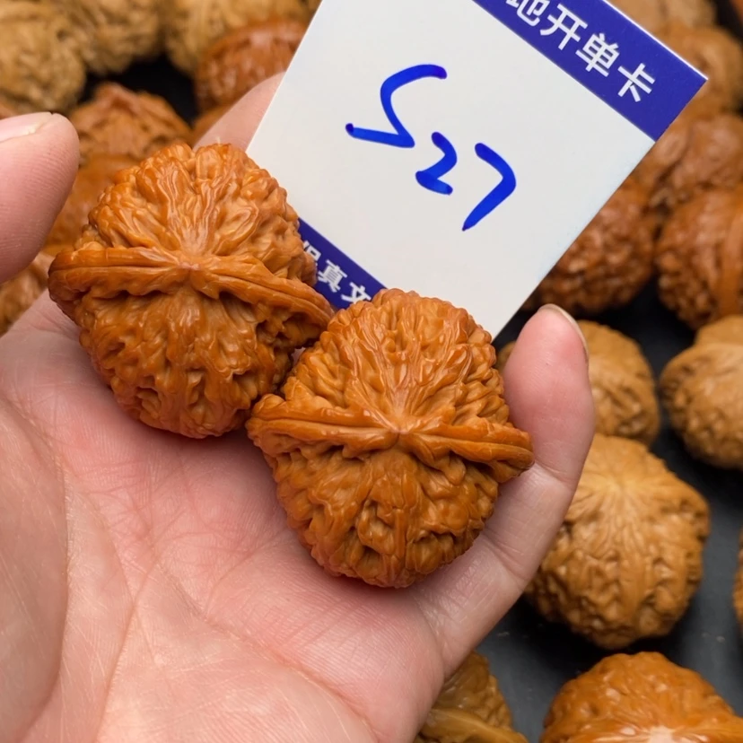 【闪购商品】文玩核桃把件白狮子