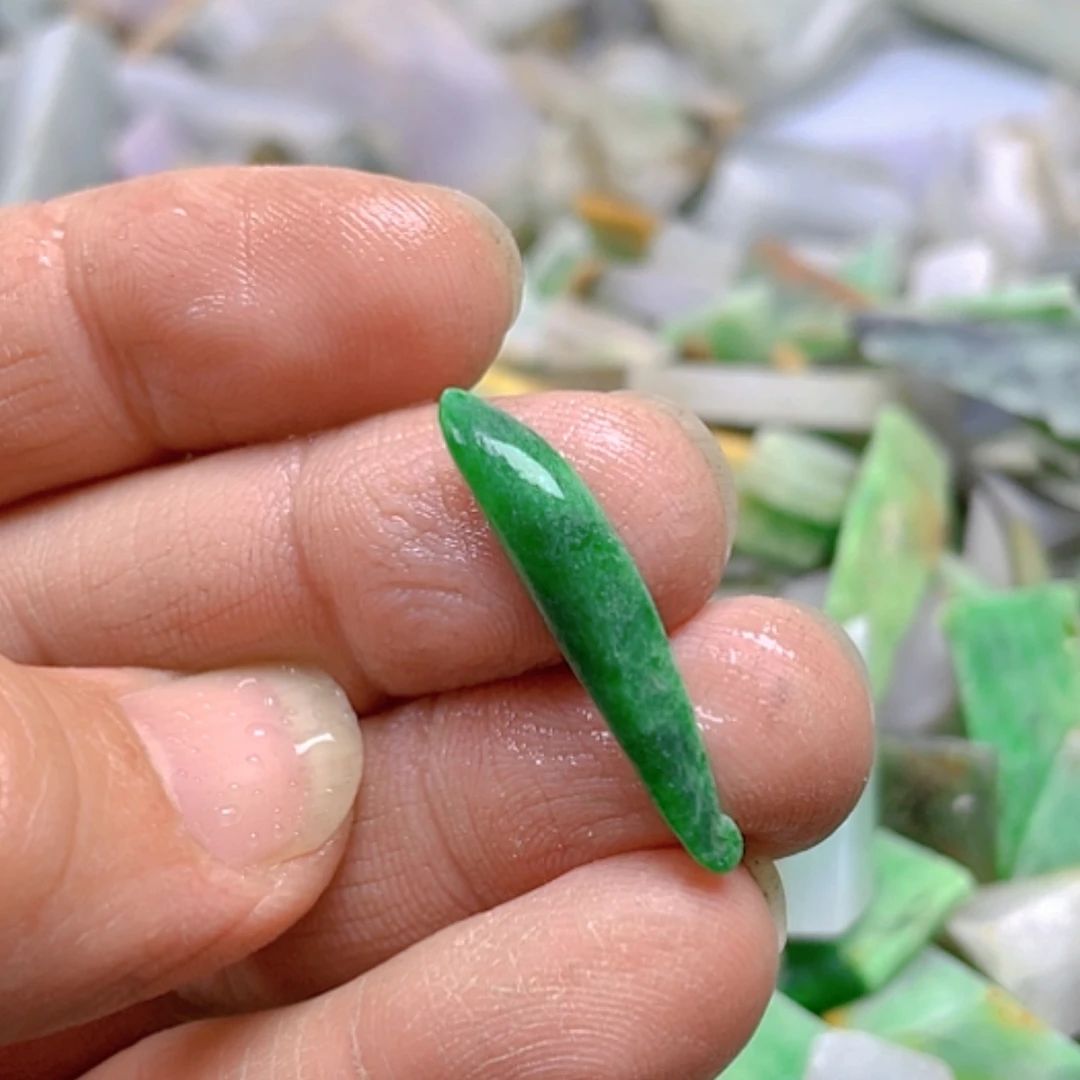 【闪购商品】翡翠颈饰未镶嵌A货