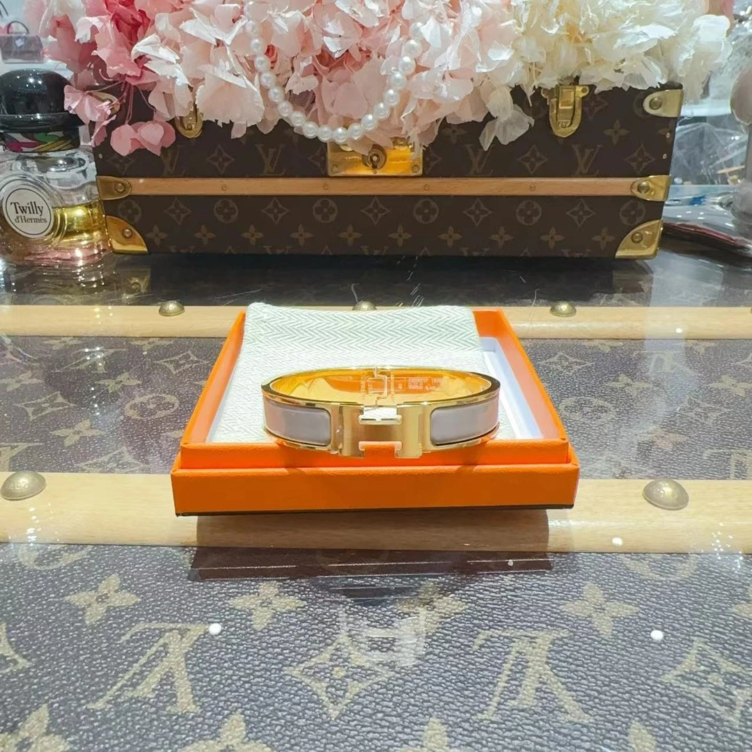 99新 Hermes/爱马仕 H 珐琅手镯 奶茶色配金色 Pm号