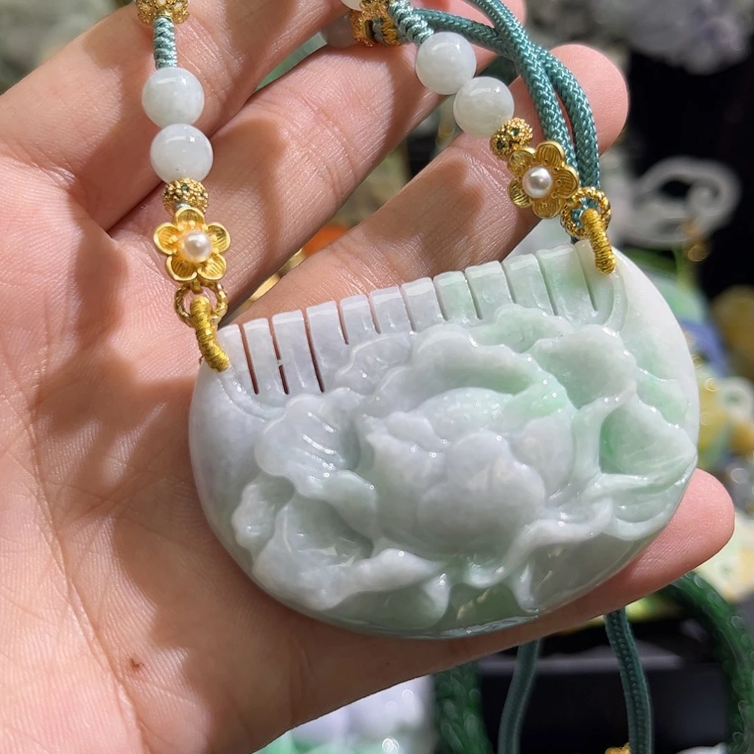 翡翠未镶嵌颈饰待编织