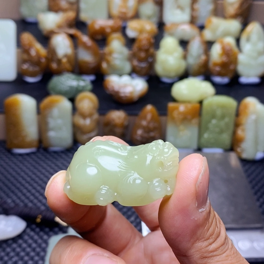 顺***然和田玉未镶嵌吊坠(不含链)