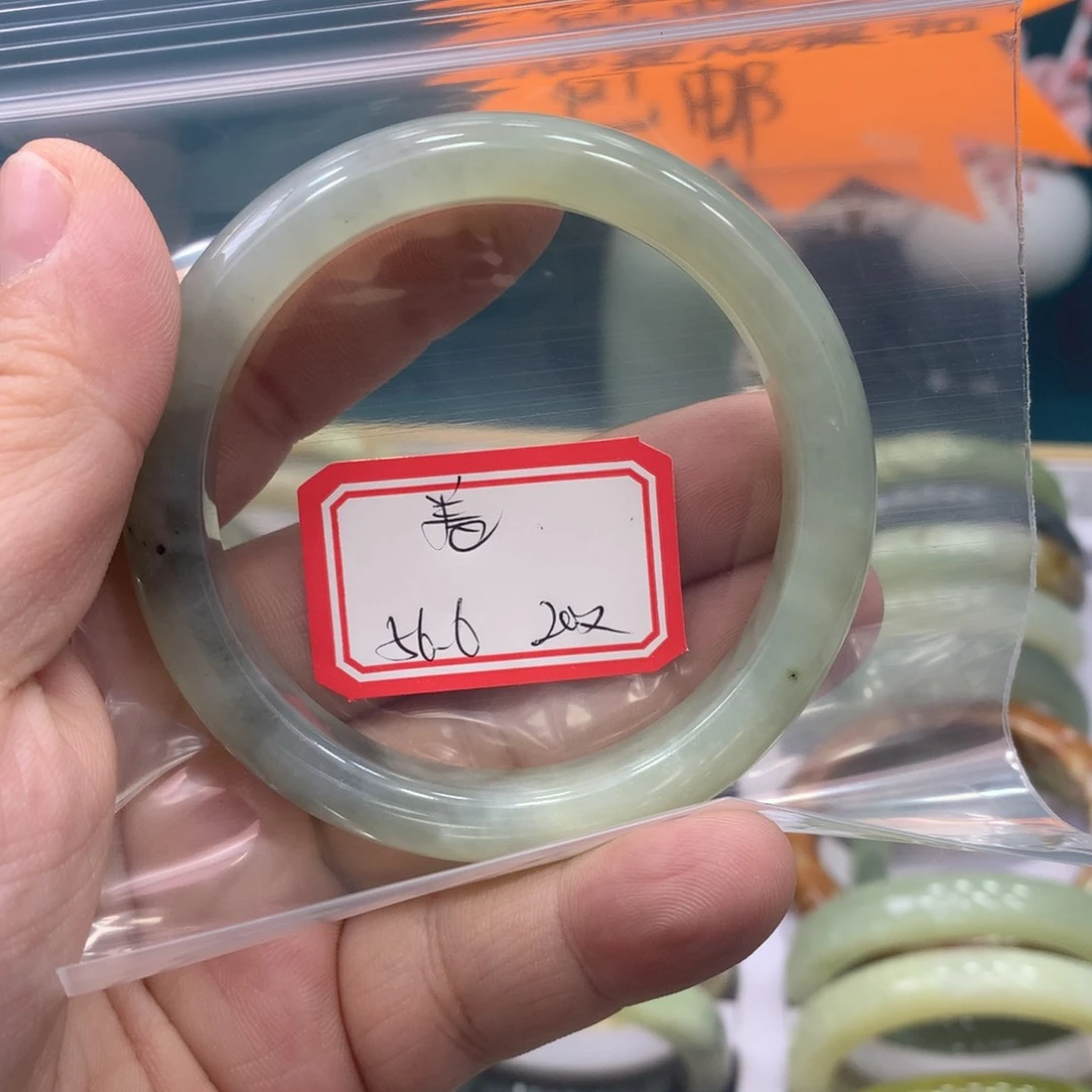 透闪石-蛇纹石玉手镯未镶嵌羞*