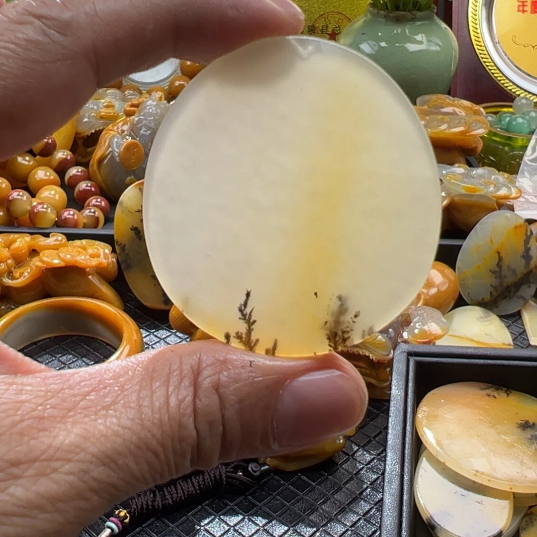 石英质玉未镶嵌颈饰