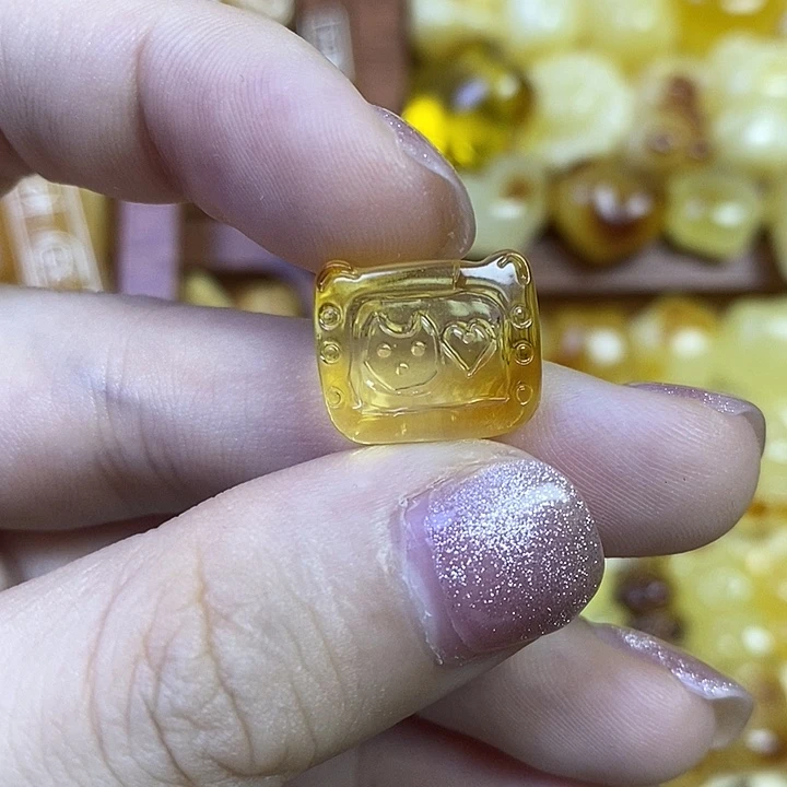 橄榄核吊坠游戏机