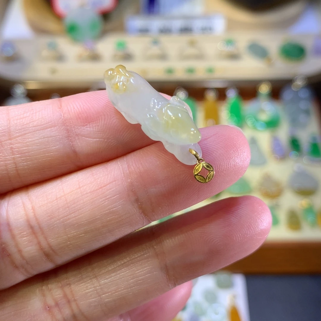 颈饰18K金镶嵌翡翠