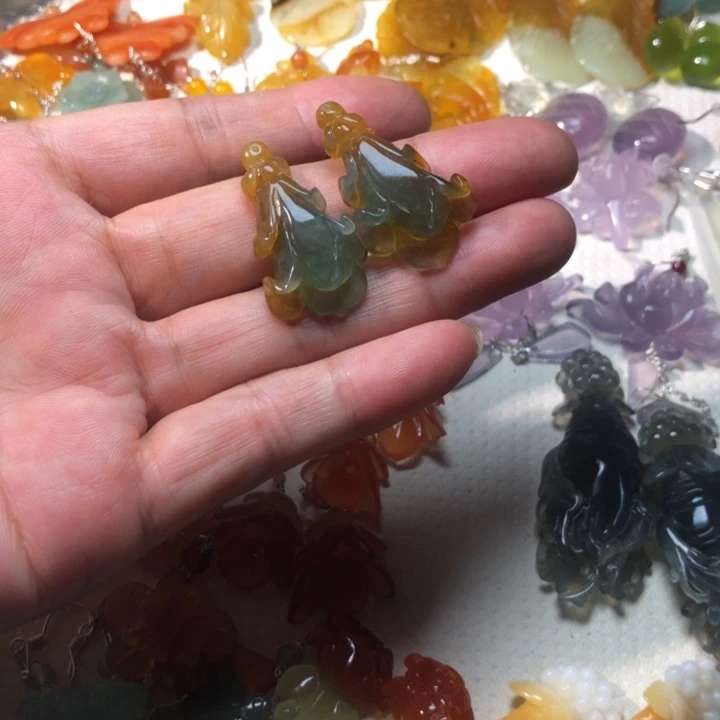 洁***蛇纹石玉未镶嵌耳坠