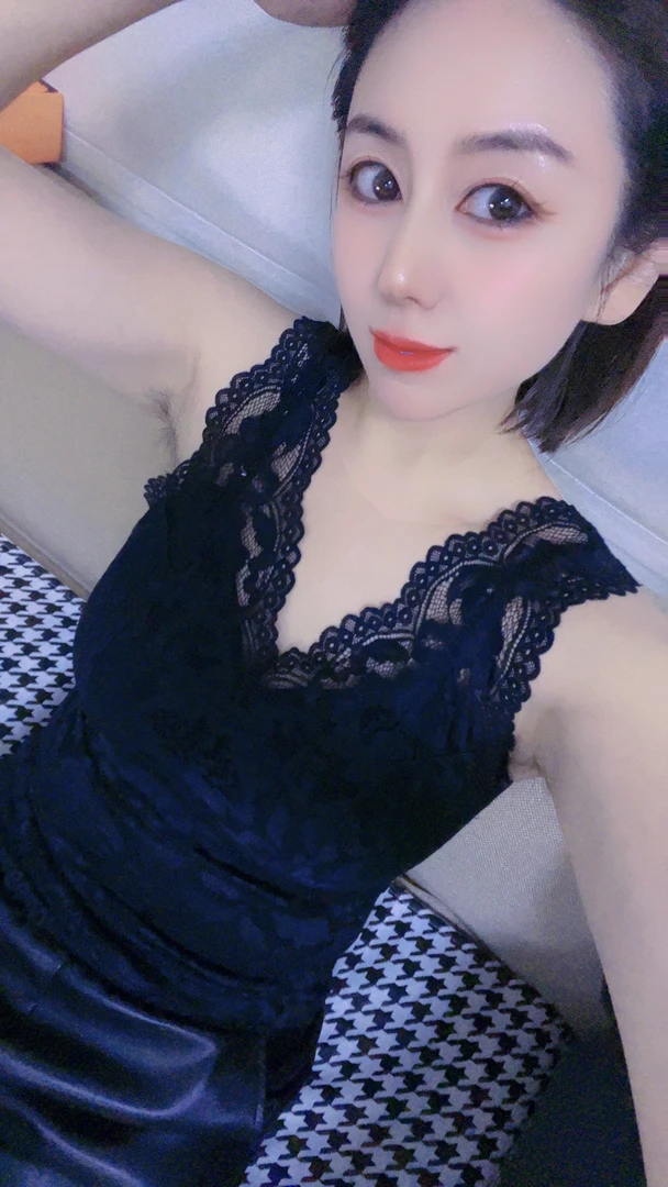 《深圳凯姐家》2025秋冬新款蛋白绒磨毛蕾丝背心美背