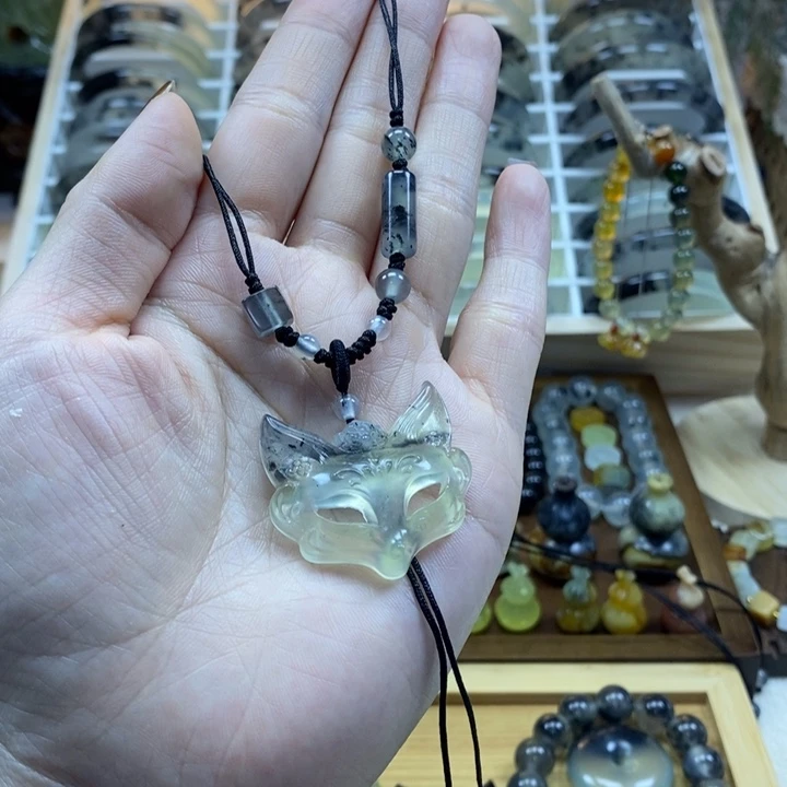 蛇纹石玉未镶嵌颈饰