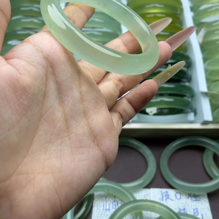 泉***咚未镶嵌蛇纹石玉手镯