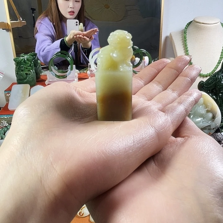品***然和田玉（糖玉）未镶嵌摆件