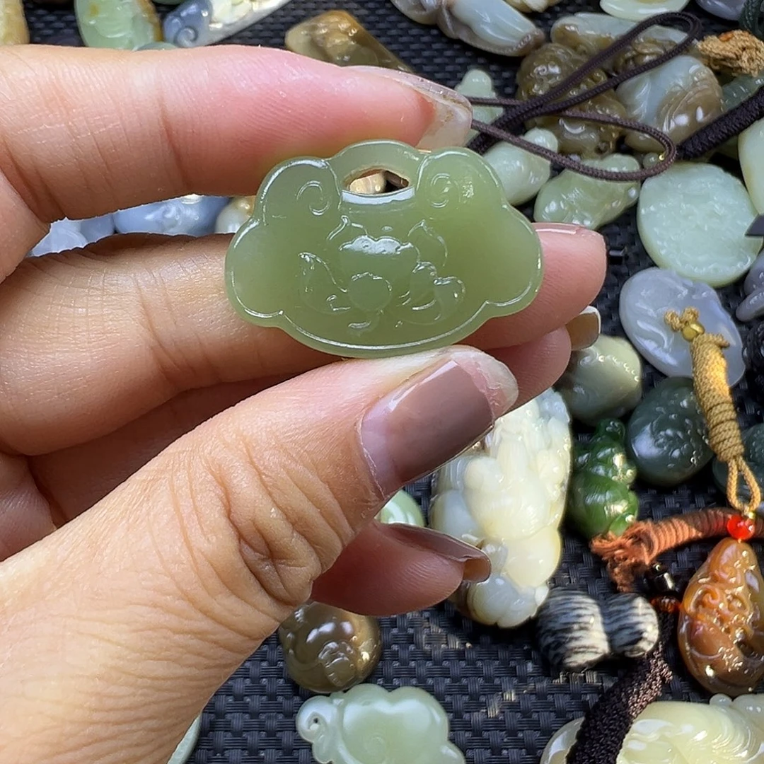 和田玉未镶嵌颈饰卡30