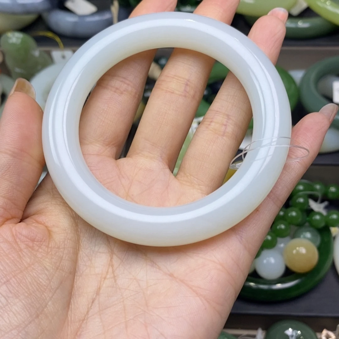 和田玉未镶嵌手镯