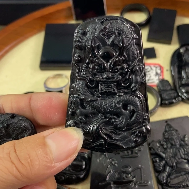 翡翠颈饰未镶嵌墨翠龙
