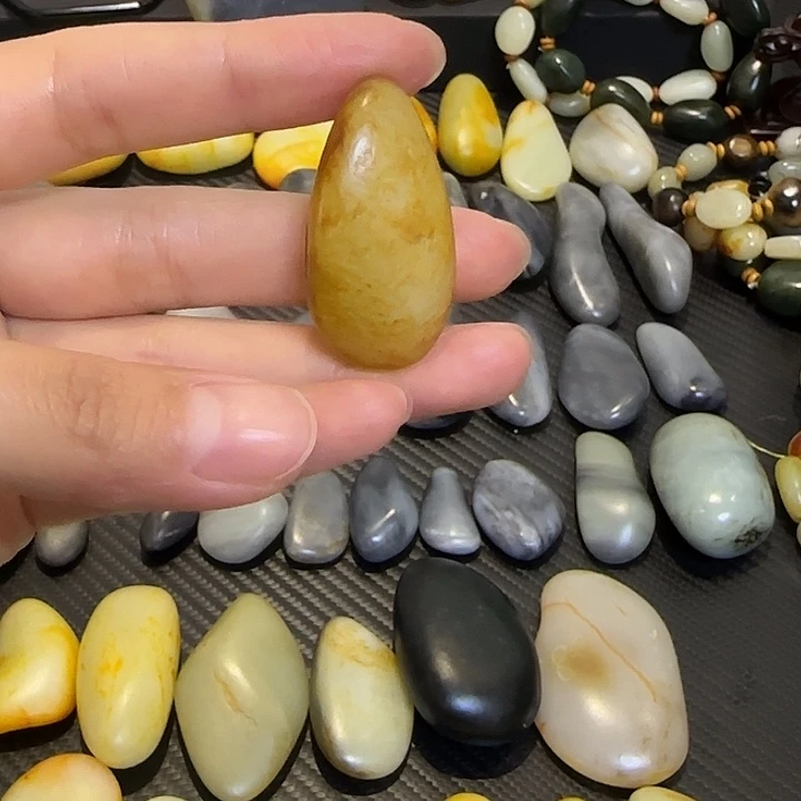 和田玉（糖玉）未镶嵌挂件